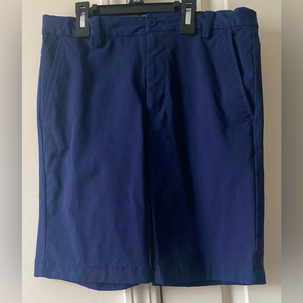 Vineyard Vines boys performance shorts. size 12